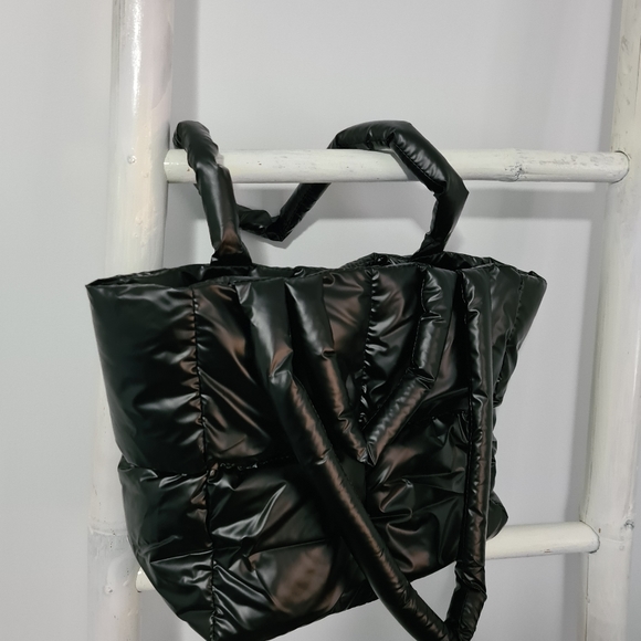 Quilted padded new bag 🖤 - Picture 2 of 4